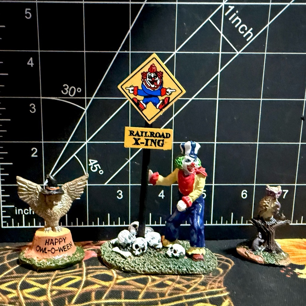 Miniature Halloween Figures Owls & Clown